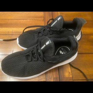 Womens Nike Athletic Shoes - like new